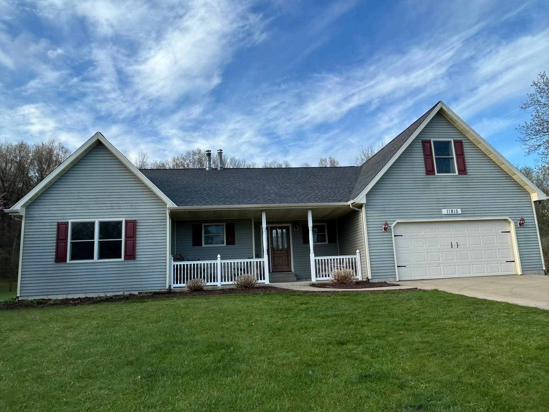 Worn siding before replacement